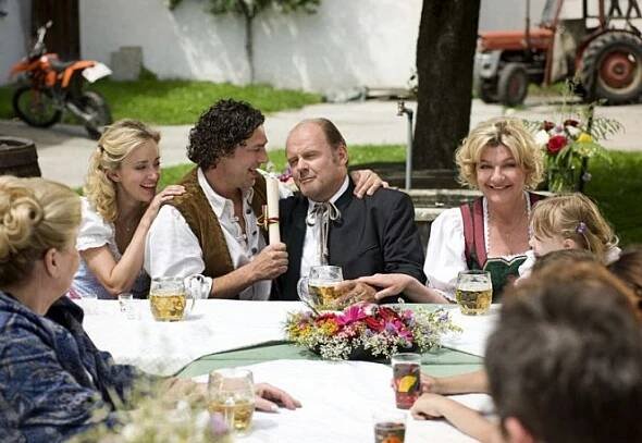 Venkovská lékařka - Um Leben und Tod - Z filmu - Judith Richter, Gregor Bloéb, August Schmölzer, Saskia Vester