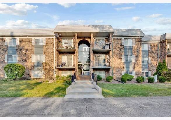 Condominiums Sold Arlington Glen Arlington Heights Illinois, 1617 Windsor