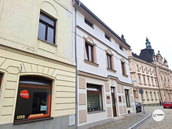 Pronájem kanceláře 13 m2 s kuchyňkou a sociálním zařízením na náměstí Místek | Kurko reality