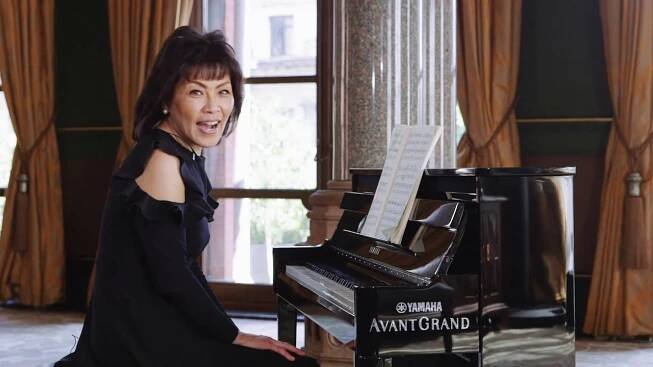 Noriko Ogawa piano lesson on Brahms Hungarian Dance No 5 (duet)