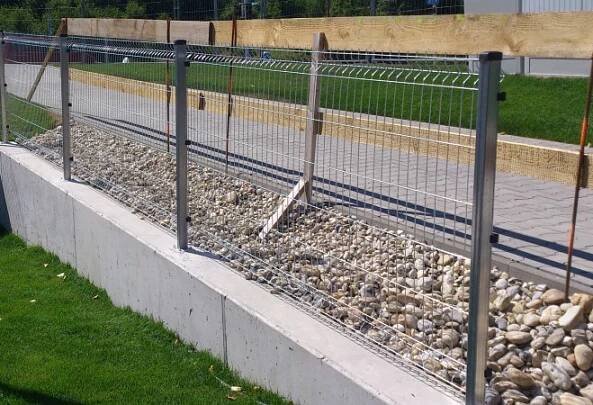 3D plotový panel šíře 2500 mm drát 4 mm žárový zinek | Dobeš Kovovýroba