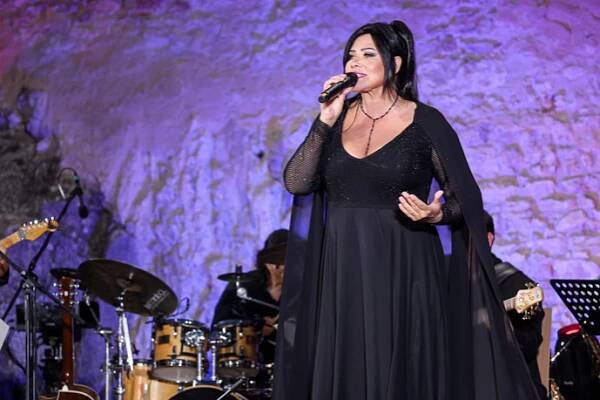 FOTO: Ilona Csáková zazpívala na koncertu Královny popu. – stránka 36