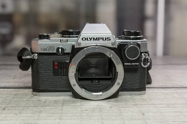 OLYMPUS OM-10 + Manual Adapter - bazar