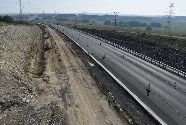 Stopadesátkou na dálnici už od příštího roku? Ministerstvo vnitra protestuje