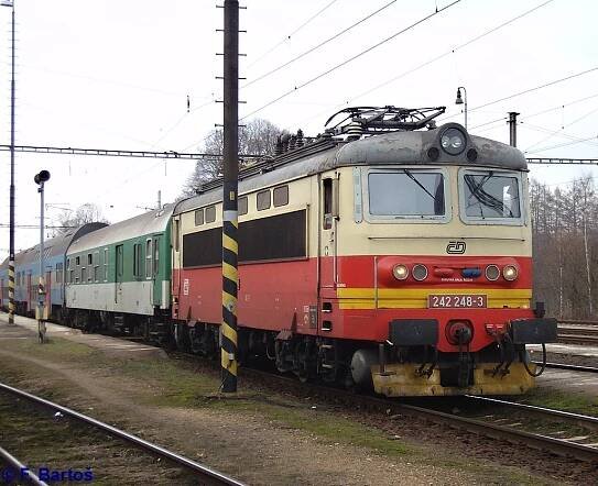 242 - Plecháč , výrobce Škoda Plzeň,tovární typ 73E