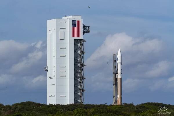 OA-4 Cygnus AtlasV roll-out
