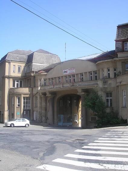 Soubor:Gate of BOPO factory in Borovina, Třebíč, Třebíč District.jpg
