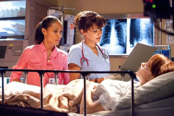 Sestra Hawthornová - The Starting Line - Z filmu - Jada Pinkett Smith, Suleka Mathew