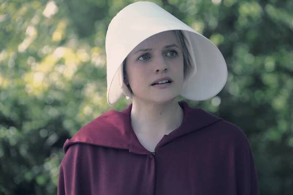 Elisabeth Moss Wins Golden Globe For Best Actress Drama — TV