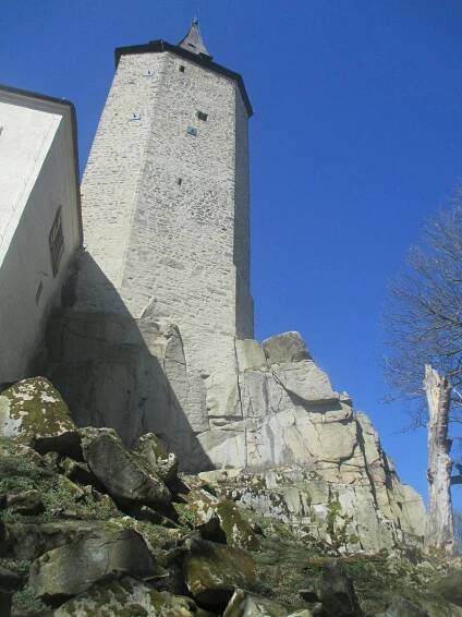 Hrad Roštejn je zavřený, za zábavou musí návštěvníci do podhradí