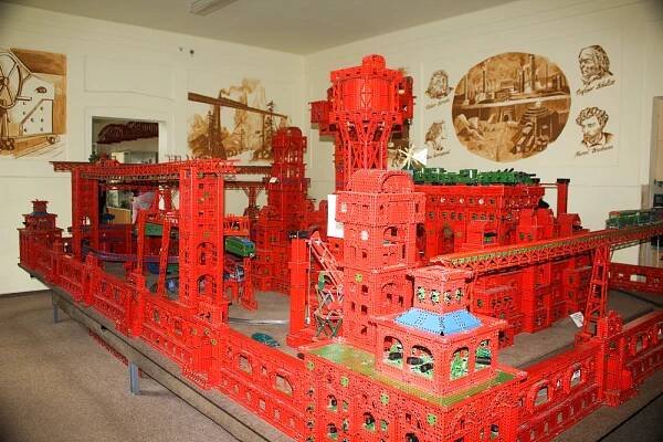Muzeum stavebnice Merkur - Police nad Metují, Královéhradecko | Regiontourist.cz