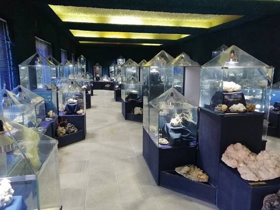 Crystal Hall Rhodope Crystal – Pictures of Bulgaria
