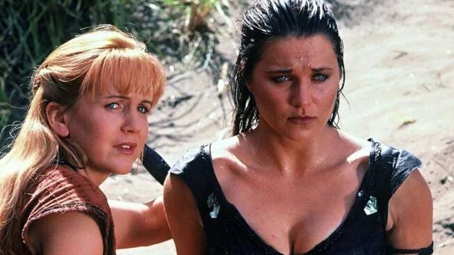 Bájná Xena: seriál stvořil z herečky Lucy Lawless lesbickou ikonu. Její kůň ji při pádu těžce zranil