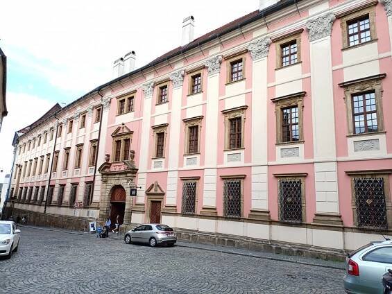 Soubor:Jezuitský konvikt v Olomouci.jpg – Wikipedie