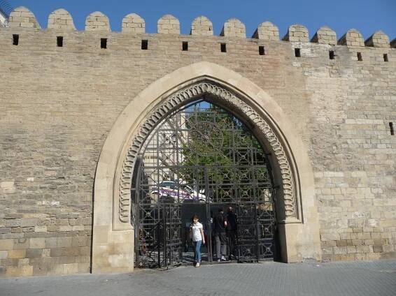 Baku - vetrom šľahané mesto na nekonečných zásobách ropy - Hroch.sk