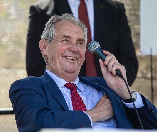 Končící prezident Zeman na Vysočině: dovolená v člunu nebo za kniplem letadla