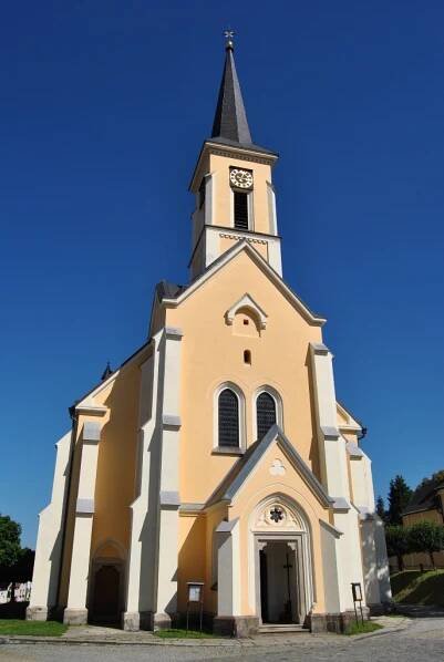 Kostel sv. Filipa a Jakuba | NěkdeNěco.cz