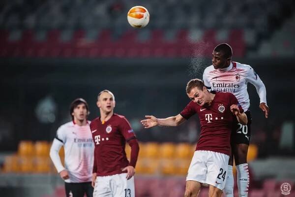 Těsná prohra s AC Milán | sparta.cz