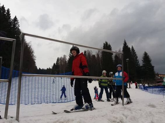 Hurá na sjezdovku aneb lyžák – den KOMPLIKOVANÝ – Základní škola a Mateřská škola Jindřichov, okres Bruntál
