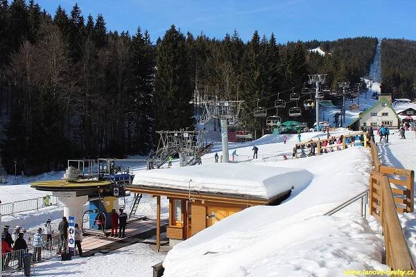 Sedačková lanovka Říčky v Orlických horách