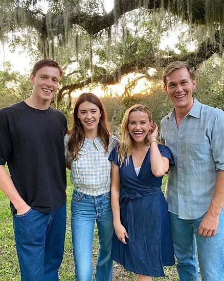 Reese witherspoon with cast in When Crawdads Sing