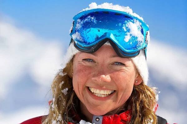 blue ski goggles