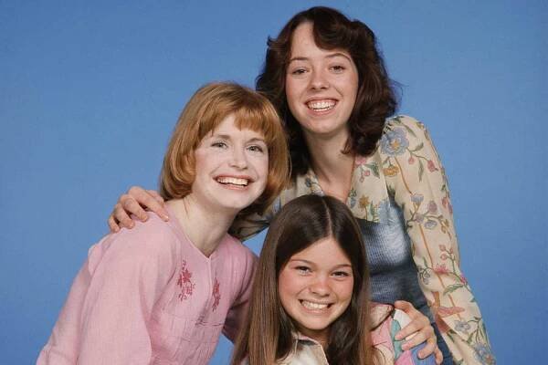 Mackenzie Phillips as Julie Cooper, Valerie Bertinelli as Barbara Cooper, and Bonnie Franklin as Ann Romano in One Day at a Time