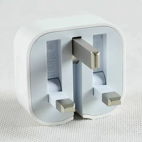 20W USB-C napájecí adaptér Apple (2024) britská zástrčka pro iPhone 14 a 15 rychlý napájecí typ-C