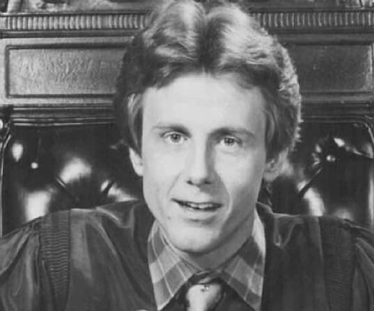 Harry Anderson Biography - Facts, Childhood, Family Life of Actor & Magician