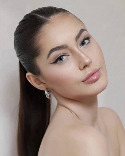 FOTO: Finalistka s číslem 3, Michaela Macháčková – stránka 389