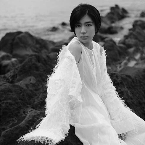 YUI SAKUMA｜佐久間由衣