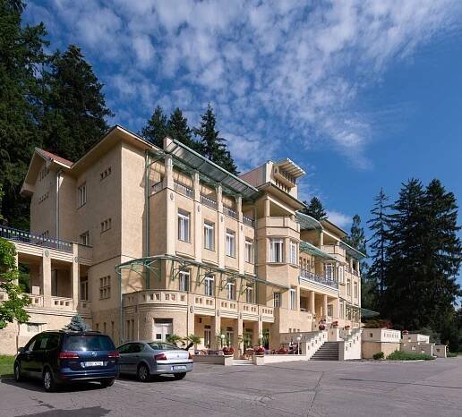 Hotely, restaurace, lázně