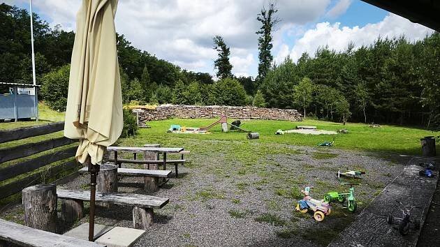 Koliba u Hradce Králové vítá hosty přes 50 let. Základem je poctivá kuchyně