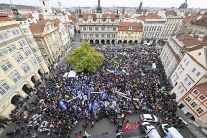 DEN HNĚVU – Obrovská protivládní demonstrace v Praze. Babiš chtěl dnes mlčet. Ale slyšel Fialu a vypustil bomby