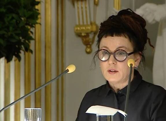 Vychází nová kniha nobelistky Olgy Tokarczukové nazvaná Empusion. V jejím podtitulu stojí přírodně-léčivý horor, jde ale také o příspěvek k dějinám jednoho lázeňského místa a rozhodně o příspěvek k diskusi o postavení žen: přestože se děj odehrává v Sokołowsku v roce 1913, jsou debaty hlavních hrdinů o ženách více než aktuální.