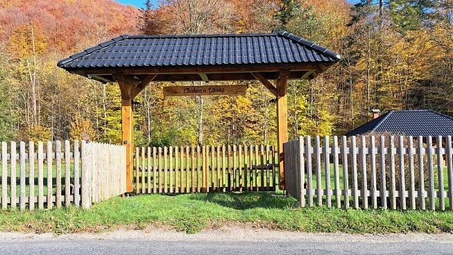 a wooden gazebo in front of a fence at Chalupa u Uhříků in Rajnochovice