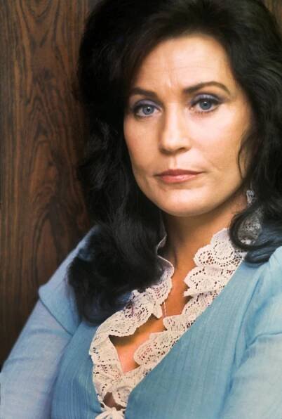 Loretta Lynn, Country Music Star and Symbol of Rural Resilience, Dies at 90