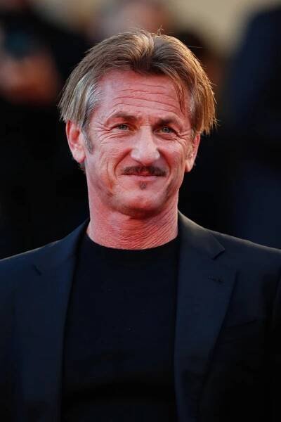 2. „Láska je opětovaná věc, kterou nemůže doopravdy cítit jeden jediný člověk.“ Sean Penn