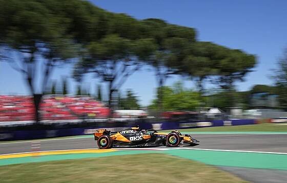 Oscar Piastri z McLarenu na okruhu Imola