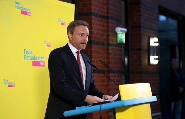 Premiér v Německu den po zvolení končí. Židé měli „nejhorší obavy“, Merkelová zuřila