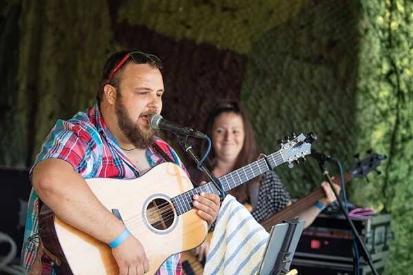 Pulčínský Amfolkfest rozezní skalní městečko hudebními tóny