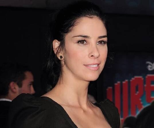 Sarah Silverman Biography - Facts, Childhood, Family Life & Achievements