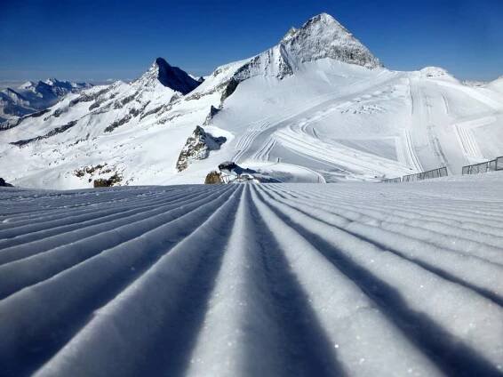 Ski resort Hintertux Glacier (Hintertuxer Gletscher)
