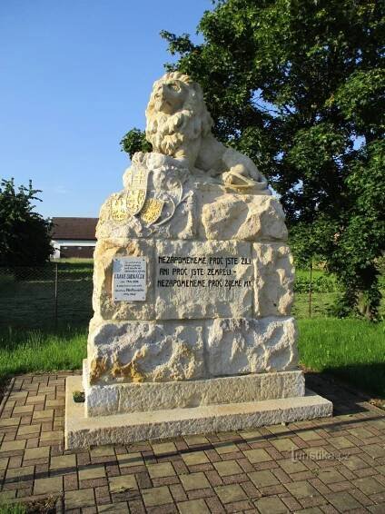 Pomník padlým v 1. světové válce po svém zrestaurování (Sedlice)