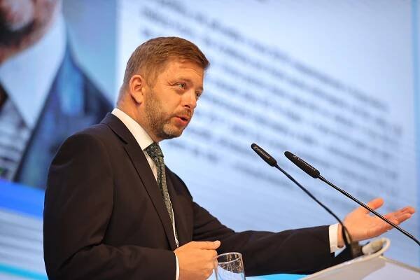 Jmenování Mlejnka ohrožovalo bezpečnost země, míní poslanec Mašek. Podle Exnera není žádný důkaz