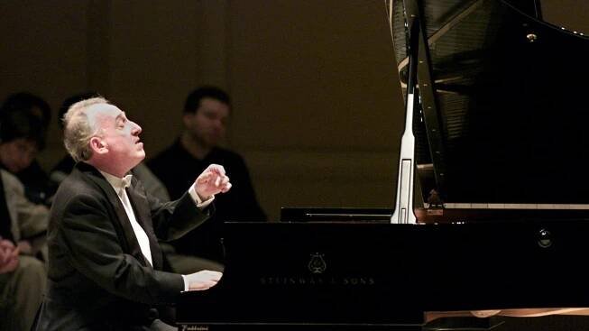 Maurizio Pollini, pianist who reveled in demanding music, dies at 82