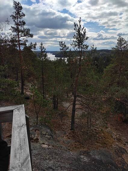 Soubor:Vyhlídka, oranžová okružní trasa (Maahisenkierros), Solvalla, Espoo, Finsko 02.jpg – Wikipedie