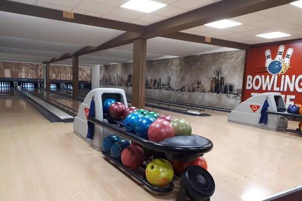 Bowling Karel - 4 profesionální dráhy na Praze 8