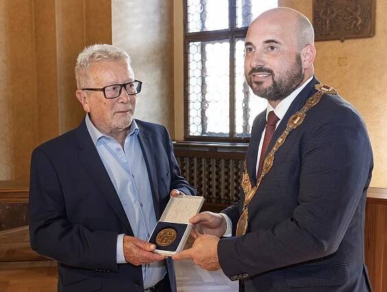 Plzeň ocenila vědkyni, uznávaného lékaře i zakladatele známého Rádia FM Plus
