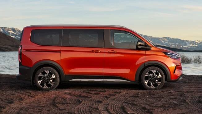 Nový Ford Tourneo Custom – nafta zůstává, 2,5l benzin pouze s hybridem, přijde však i elektomobil